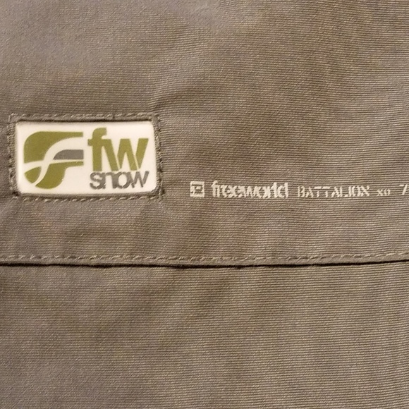 FreeWorld Snow Ski Jacket - Picture 4 of 5